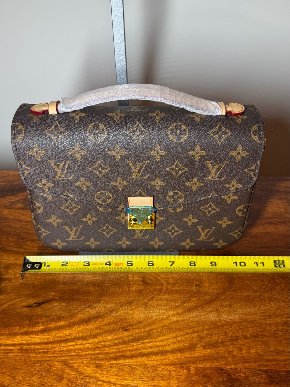 Brown Top Handle Satchel. No Brand.
No crossbody or shoulder strap.